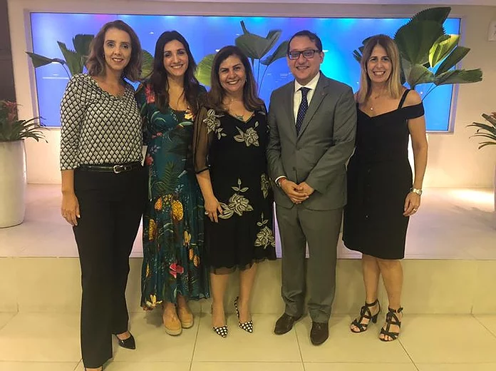 DIRETORA DA ABMT E AJUTRA INGRESSA NO IAB COMO MEMBRO HONORÃRIO