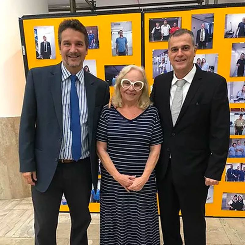 ENTREGUES PRESENTES DE NATAL DA CAMPANHA AJUTRA PARA TERCEIRIZADOS 