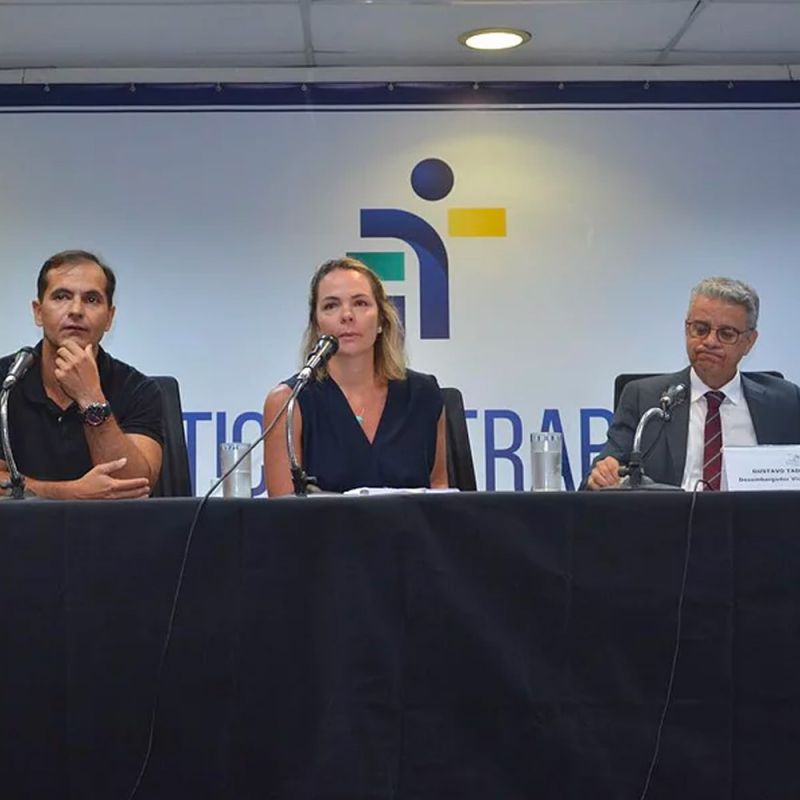 DIRETORES DA AJUTRA PARTICIPAM DE DEBATES DO FÓRUM GESTÃO JUDICIÁRIA