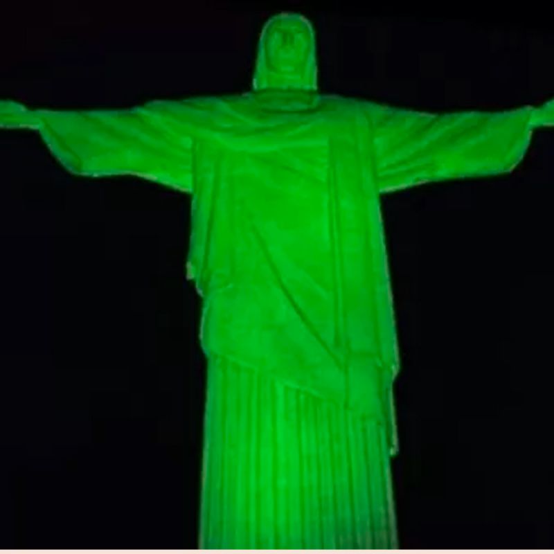 Cristo Redentor e Maracanã se iluminam de verde para lembra ví­timas de acidentes de trabalho